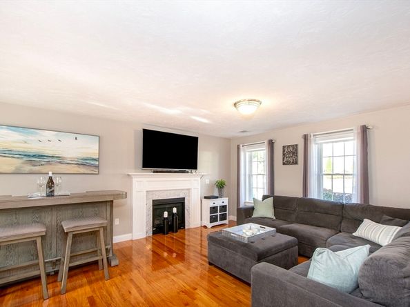 93 Mceachron Dr, Stoughton MA 02072