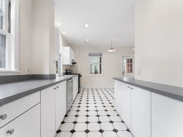 59 Ackers Ave 1, Brookline MA 02445