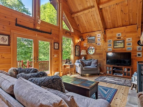 8 Turk Hollow Rd, Oxford MA 01540