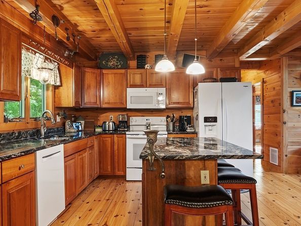 8 Turk Hollow Rd, Oxford MA 01540