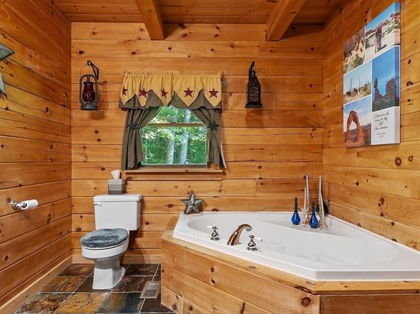 8 Turk Hollow Rd, Oxford MA 01540