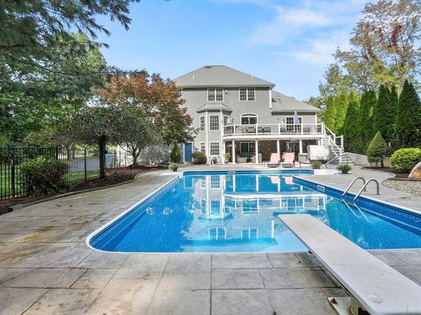 71 Stonegate Drive, East Bridgewater MA 02333