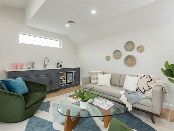 6 Gordon Rd, Arlington MA 02474