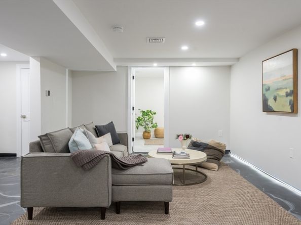 6 Gordon Rd, Arlington MA 02474