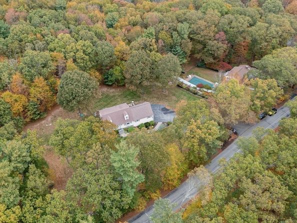223 West St, Douglas MA 01516