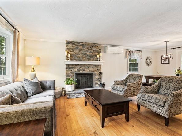 223 West St, Douglas MA 01516