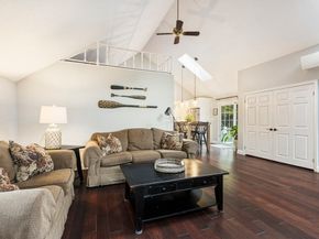 223 West St, Douglas MA 01516