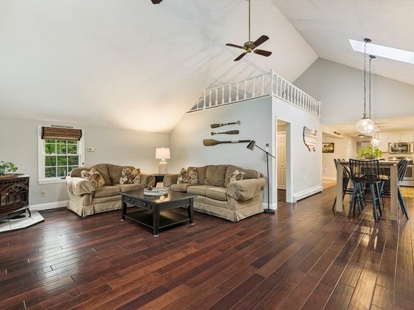 223 West St, Douglas MA 01516