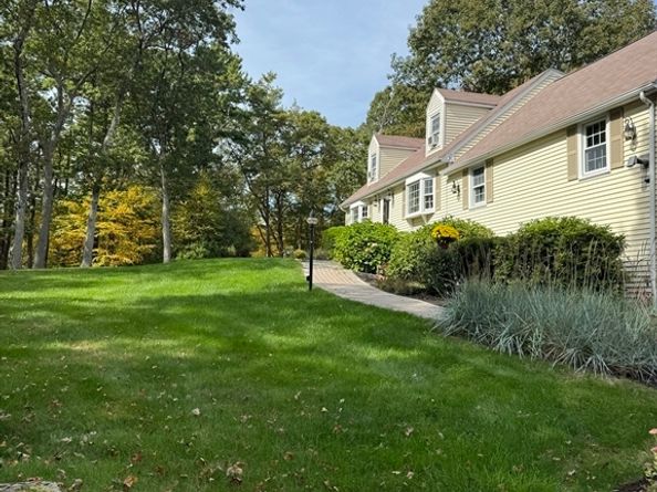 223 West St, Douglas MA 01516