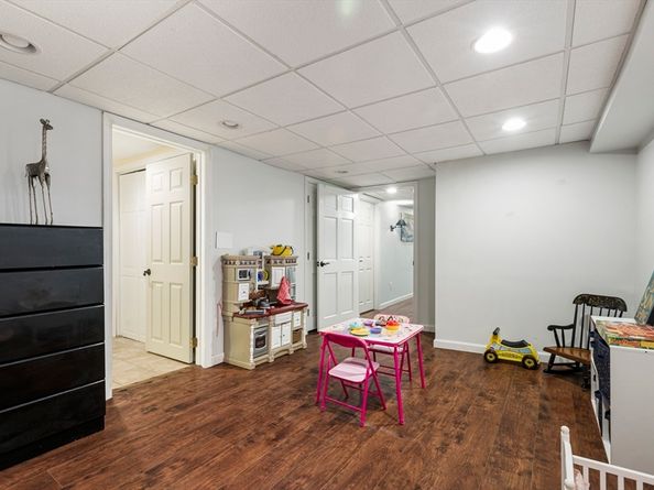 223 West St, Douglas MA 01516