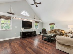 223 West St, Douglas MA 01516