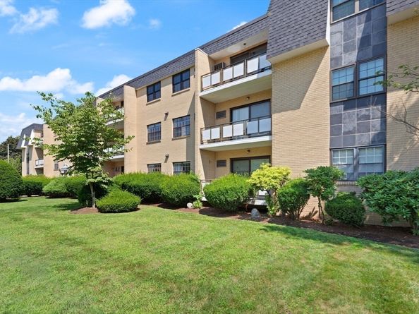 48 Bigelow Ave 11, Watertown MA 02472