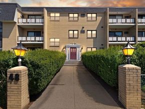 48 Bigelow Ave 11, Watertown MA 02472