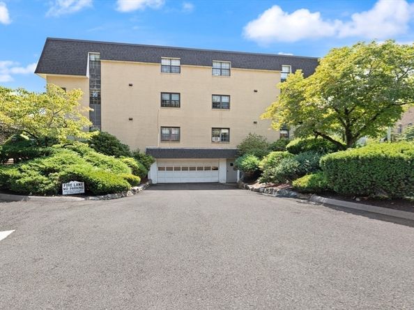 48 Bigelow Ave 11, Watertown MA 02472