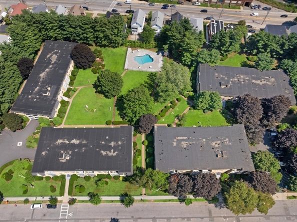 48 Bigelow Ave 11, Watertown MA 02472