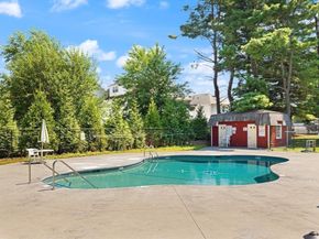 48 Bigelow Ave 11, Watertown MA 02472