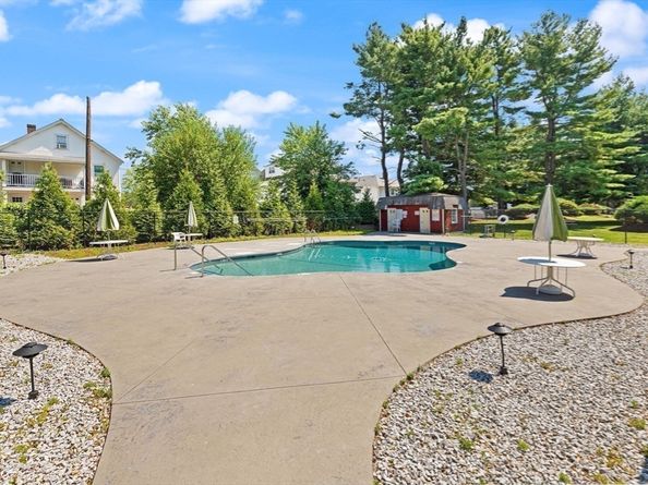 48 Bigelow Ave 11, Watertown MA 02472