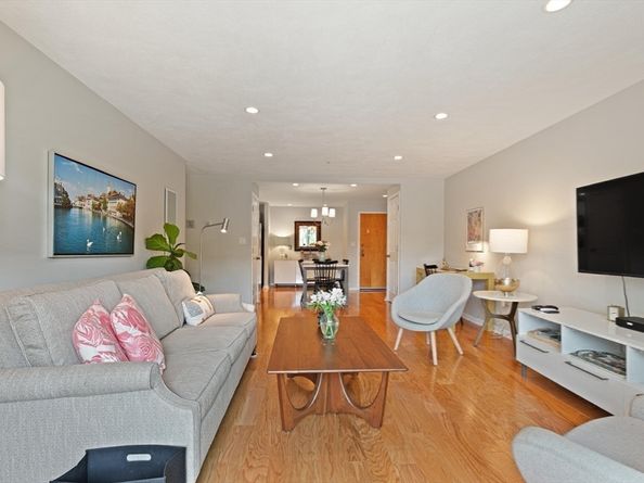 48 Bigelow Ave 11, Watertown MA 02472
