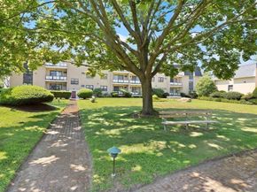 48 Bigelow Ave 11, Watertown MA 02472