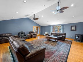 19 King Philip Path, Mendon MA 01756