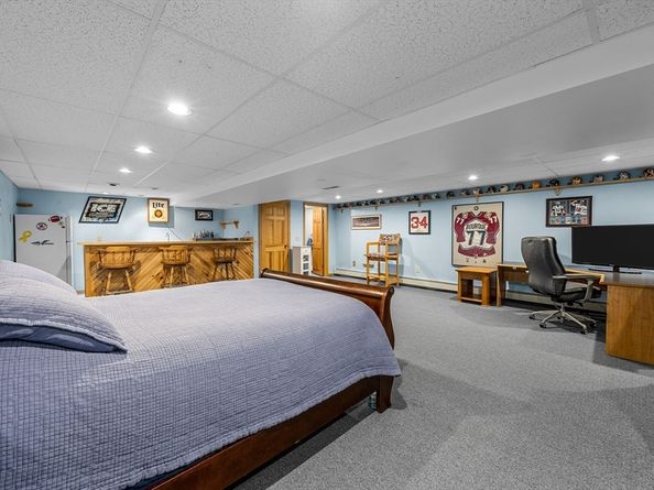 19 King Philip Path, Mendon MA 01756