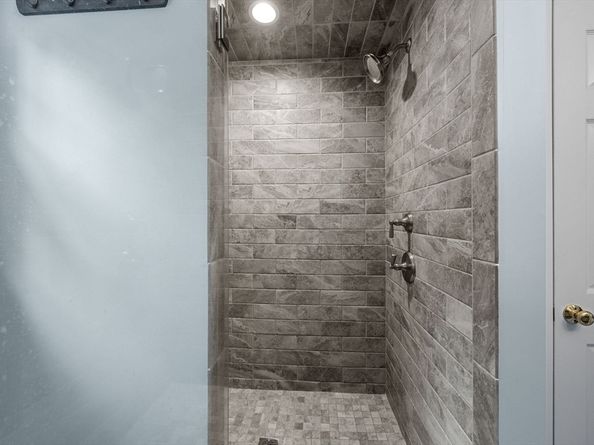 19 King Philip Path, Mendon MA 01756