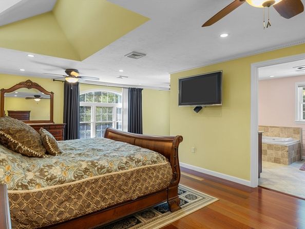 19 King Philip Path, Mendon MA 01756