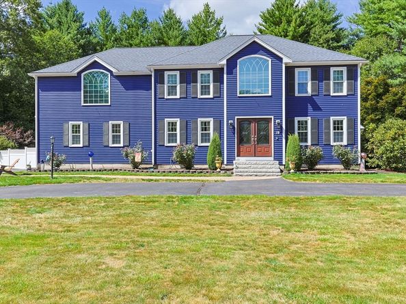 19 King Philip Path, Mendon MA 01756