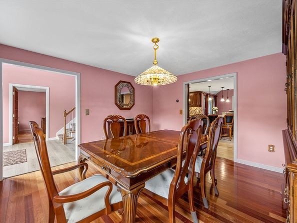 19 King Philip Path, Mendon MA 01756