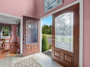19 King Philip Path, Mendon MA 01756