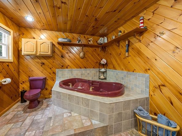 19 King Philip Path, Mendon MA 01756