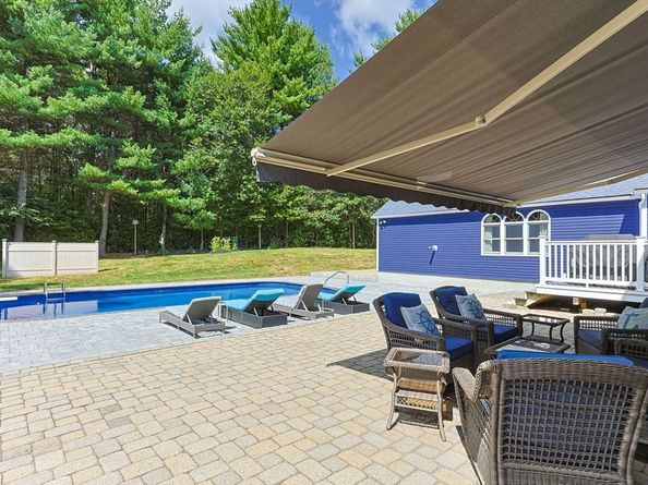 19 King Philip Path, Mendon MA 01756