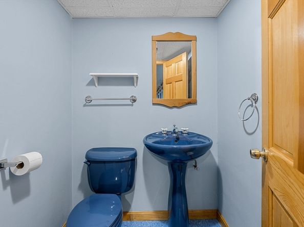 19 King Philip Path, Mendon MA 01756