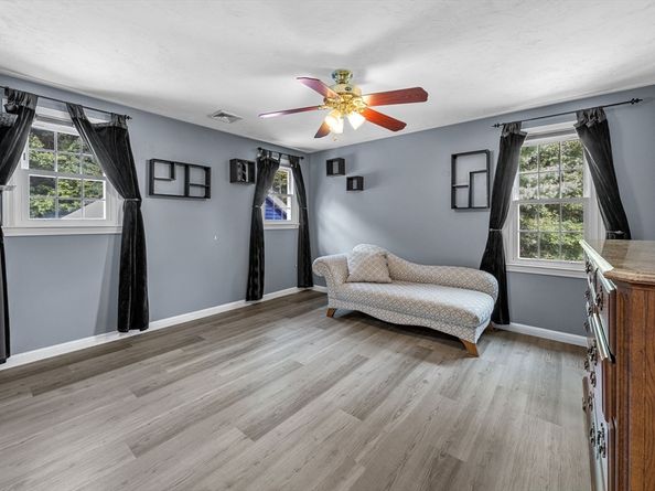 19 King Philip Path, Mendon MA 01756