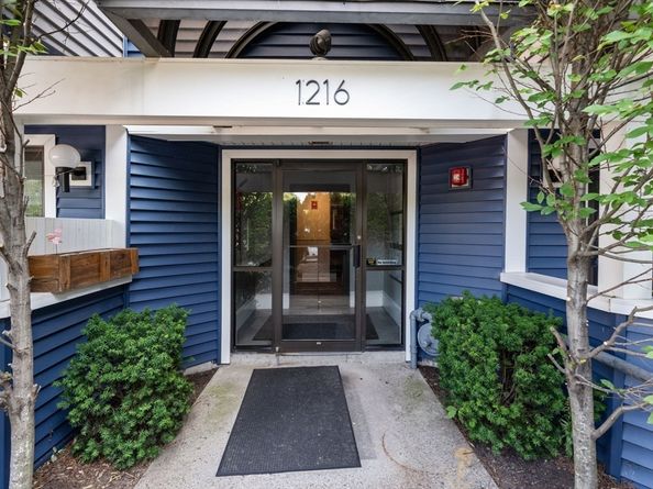 1216 Vfw Pkwy 40, Boston MA 02132