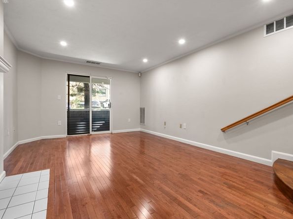 1216 Vfw Pkwy 40, Boston MA 02132