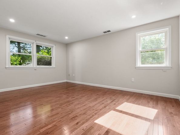 1216 Vfw Pkwy 40, Boston MA 02132