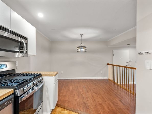 1216 Vfw Pkwy 40, Boston MA 02132