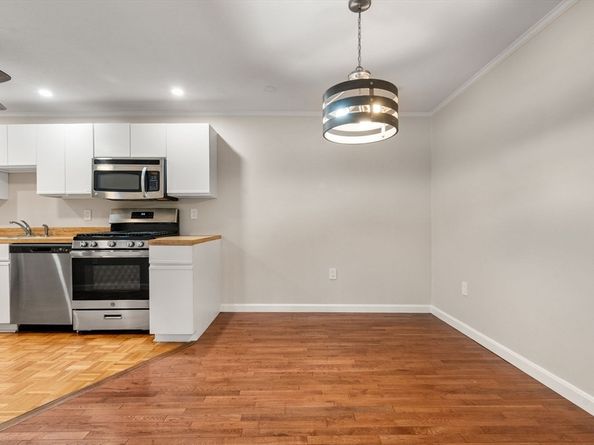 1216 Vfw Pkwy 40, Boston MA 02132