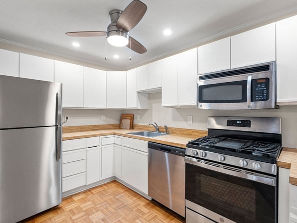 1216 Vfw Pkwy 40, Boston MA 02132