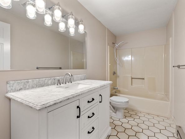 1216 Vfw Pkwy 40, Boston MA 02132