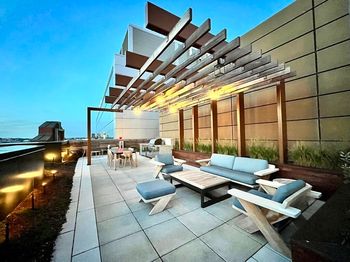 100 Lovejoy Wharf