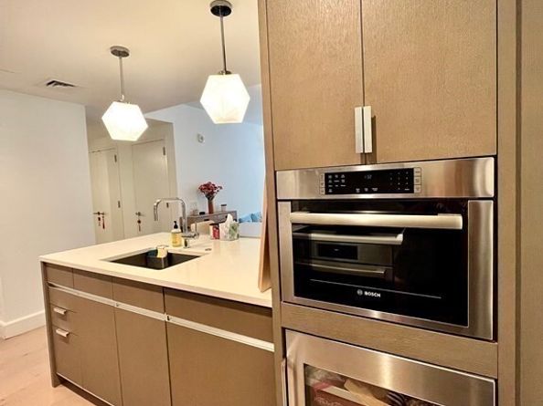 100 Lovejoy Wharf 8M, Boston MA 02114