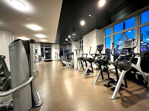 100 Lovejoy Wharf 8M, Boston MA 02114