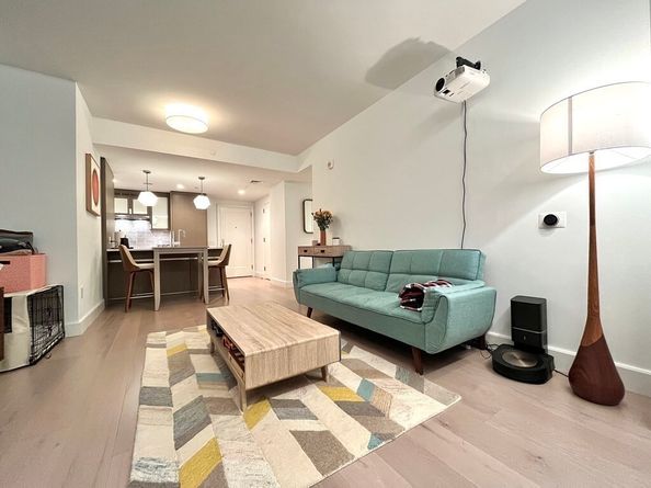 100 Lovejoy Wharf 8M, Boston MA 02114