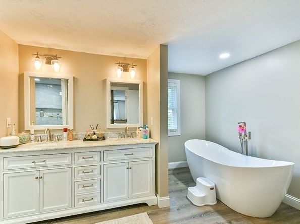 20 Lakeview Road, Webster MA 01570