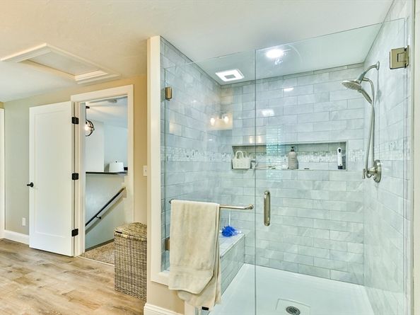 20 Lakeview Road, Webster MA 01570