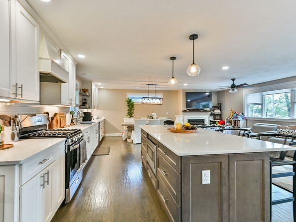 20 Lakeview Road, Webster MA 01570