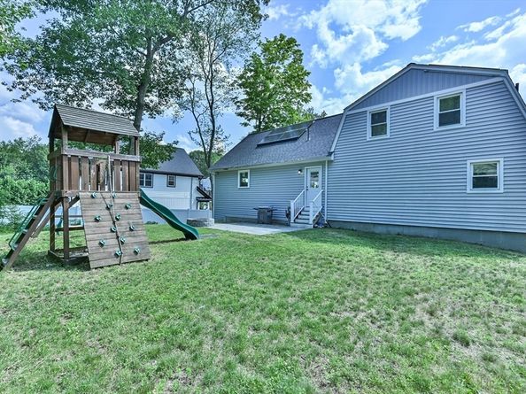 20 Lakeview Road, Webster MA 01570