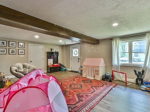 20 Lakeview Road, Webster MA 01570